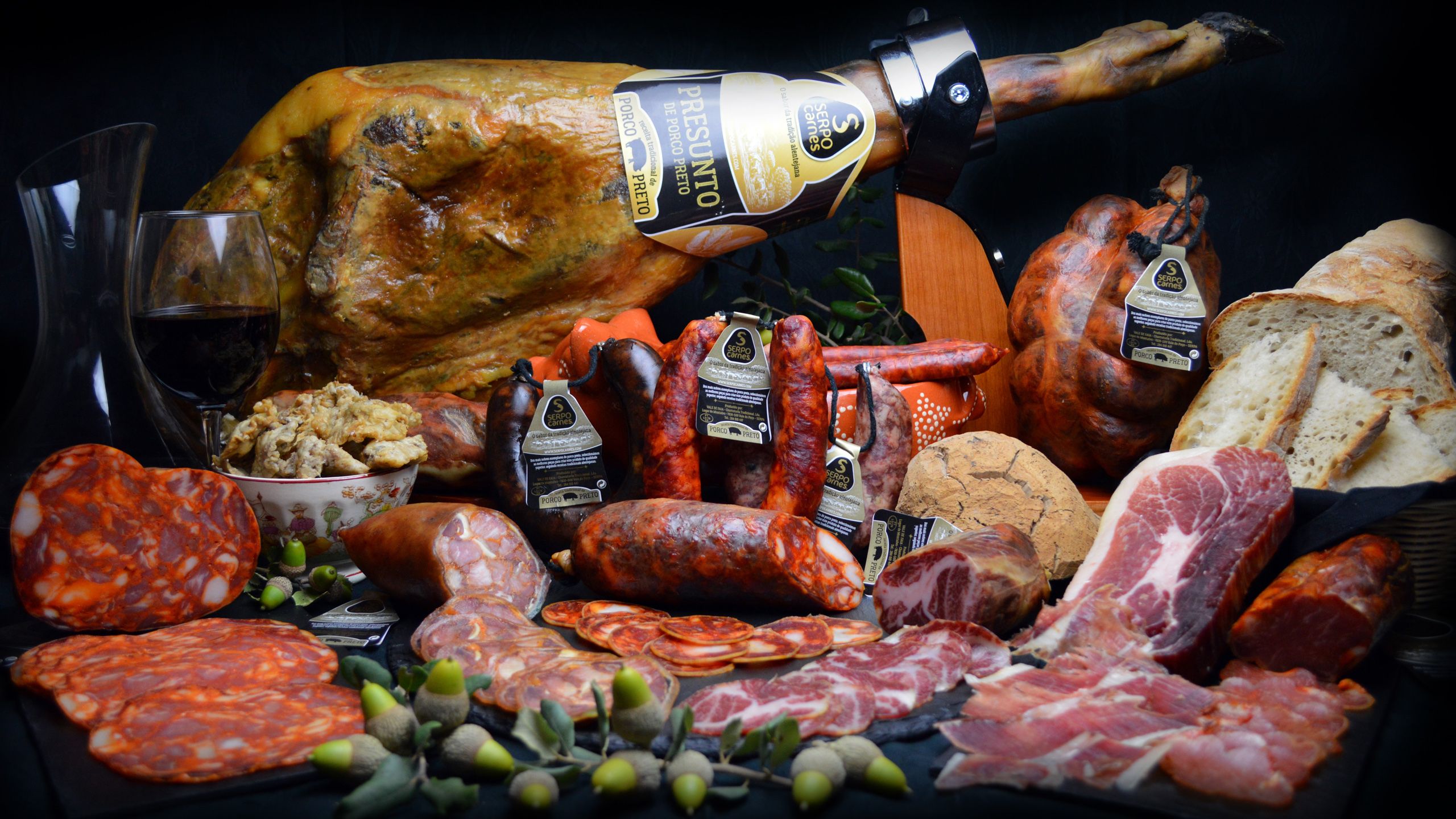 Enchidos e charcutaria tradicional alentejana de porco preto